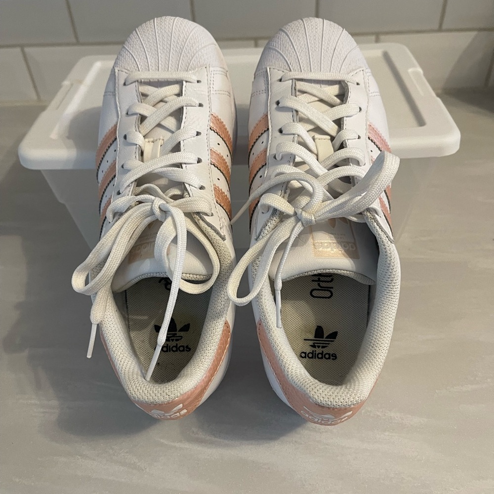 Adidas Shell Toe Size 6
